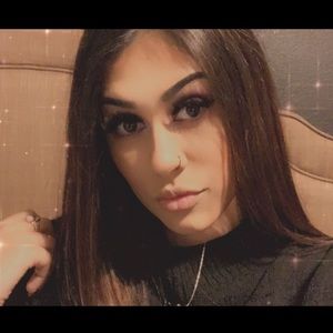 Meet your Posher, Yajaira